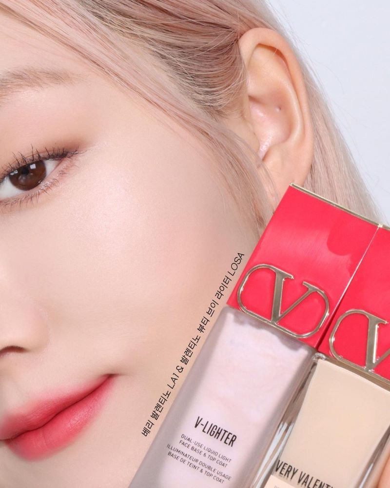 Valentino Dual-Use Liquid Light Face Base & Top Coat 5ml #01 Rosa ,Valentino primer , V-Lighter Face Base Primer and Highlighter, Valentino V-Lighter Illuminating Face Primer and Highlighter รีวิว ,  Valentino Garavani , วาเลนติโน่ การาวานี), valentino v-lighter rosa , valentino v-lighter review . 